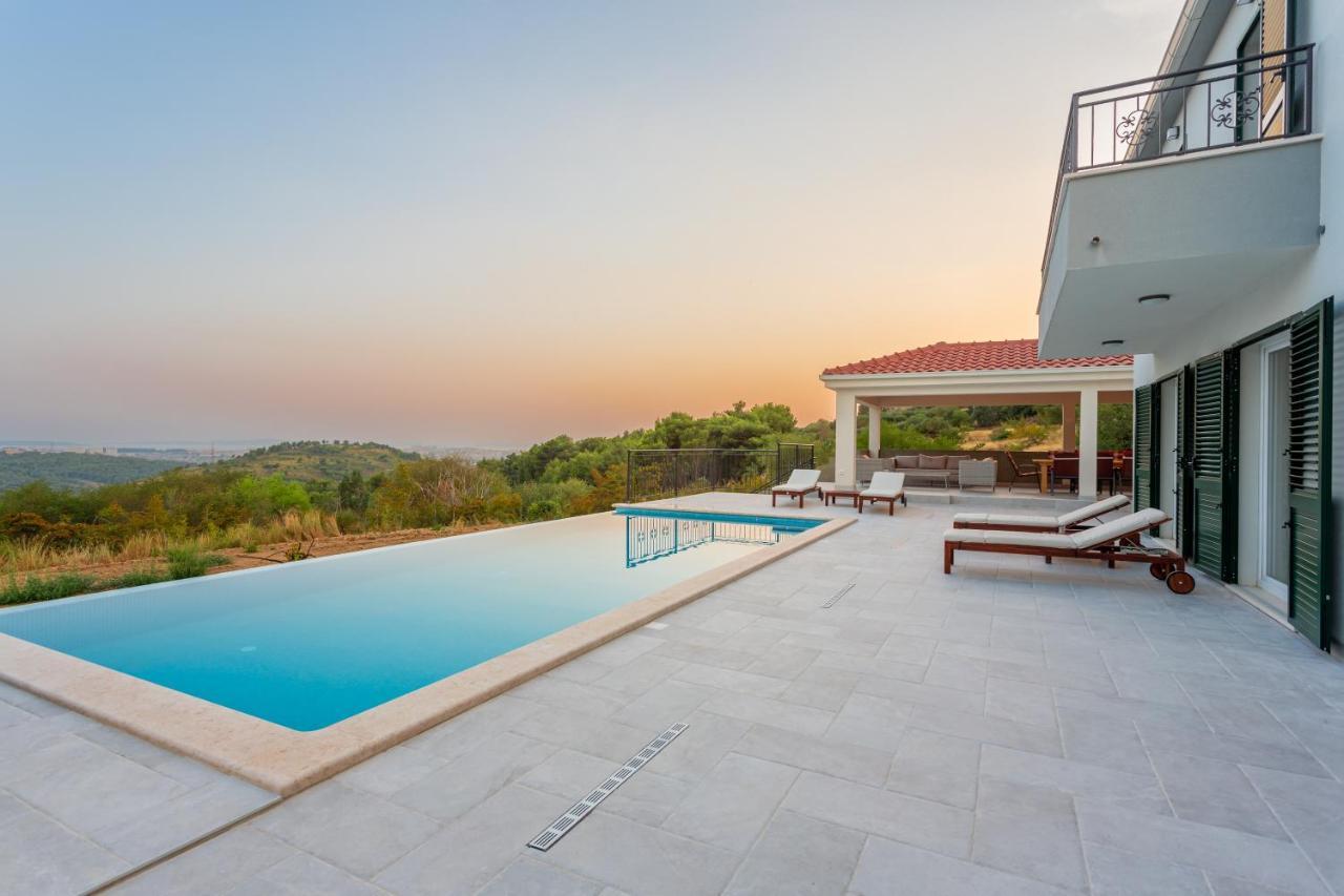 Secluded House - Guaranteed Privacy - Heated Pool Villa Klis Luaran gambar