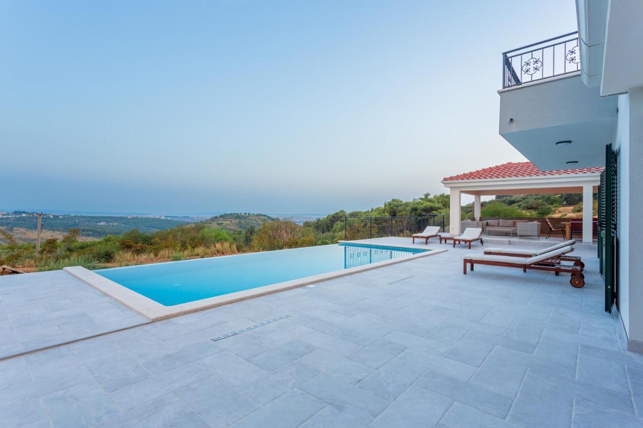 Secluded House - Guaranteed Privacy - Heated Pool Villa Klis Luaran gambar