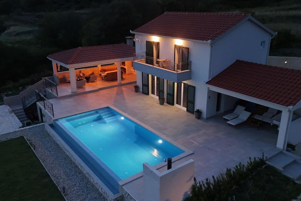 Secluded House - Guaranteed Privacy - Heated Pool Villa Klis Luaran gambar